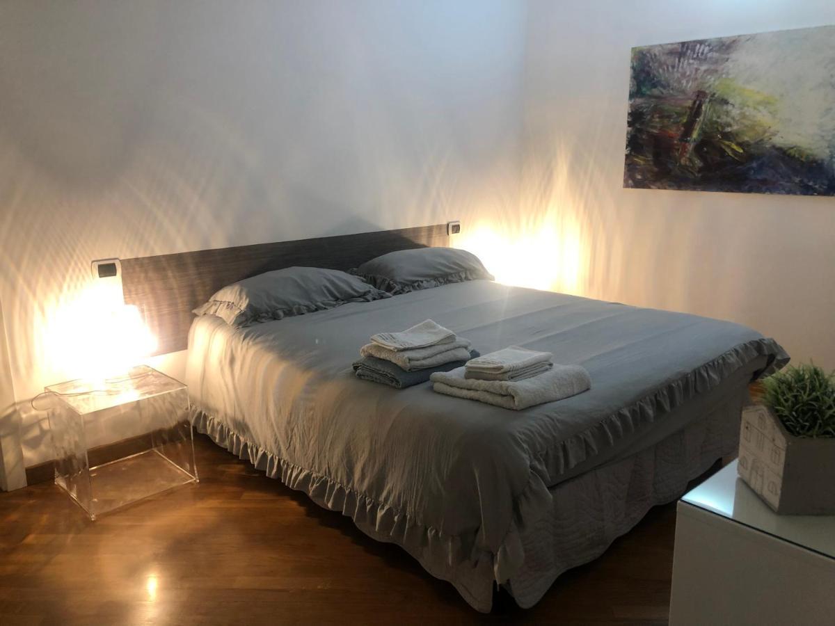 Emma Home Adiacente Alla Piazza Ducale Vigevano Exteriör bild