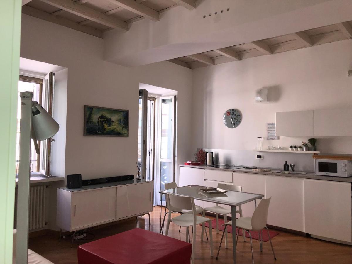 Emma Home Adiacente Alla Piazza Ducale Vigevano Exteriör bild