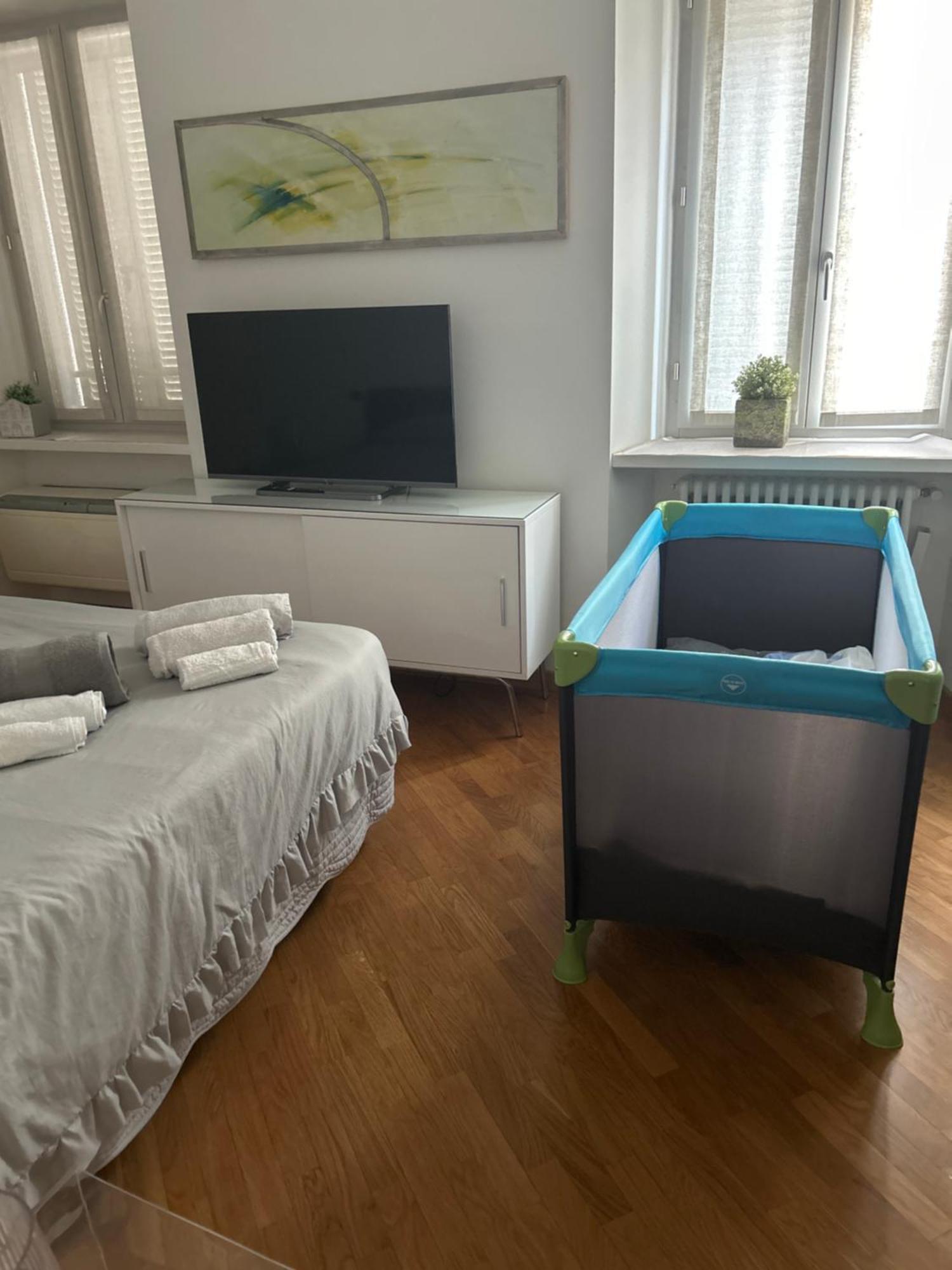 Emma Home Adiacente Alla Piazza Ducale Vigevano Exteriör bild