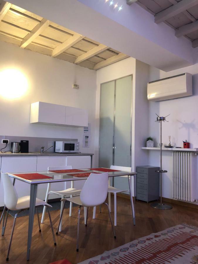 Emma Home Adiacente Alla Piazza Ducale Vigevano Exteriör bild