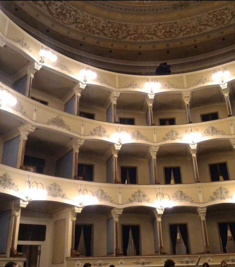 Emma Home Adiacente Alla Piazza Ducale Vigevano Exteriör bild